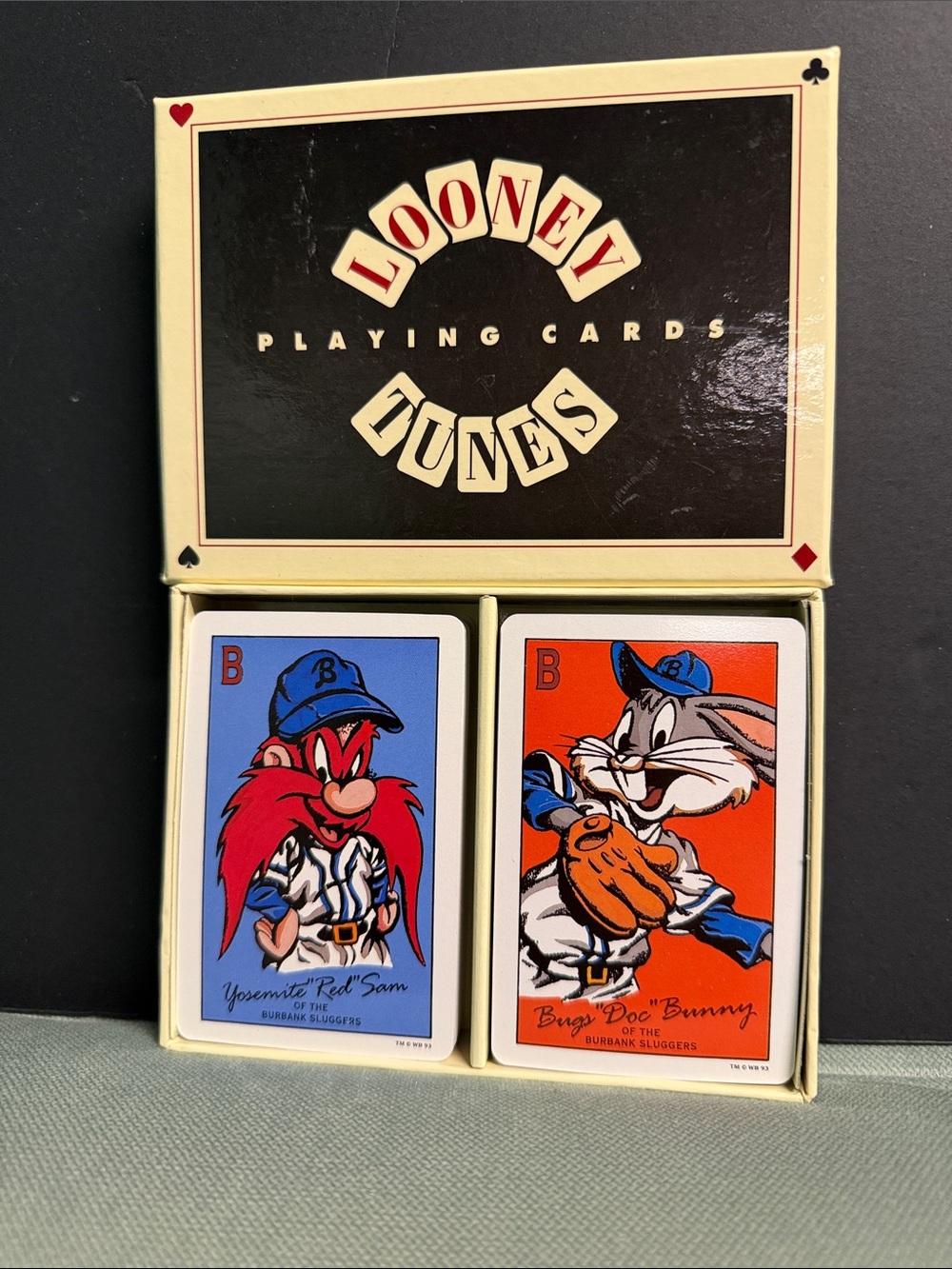 VINTAGE 1993 WARNER BROS. BUGS DOC BUNNY & YOSEMITE RED SAM
BOXED PLAYING CARDS